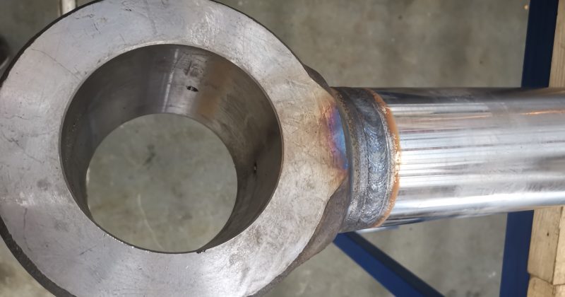 Automatic welding of piston rods